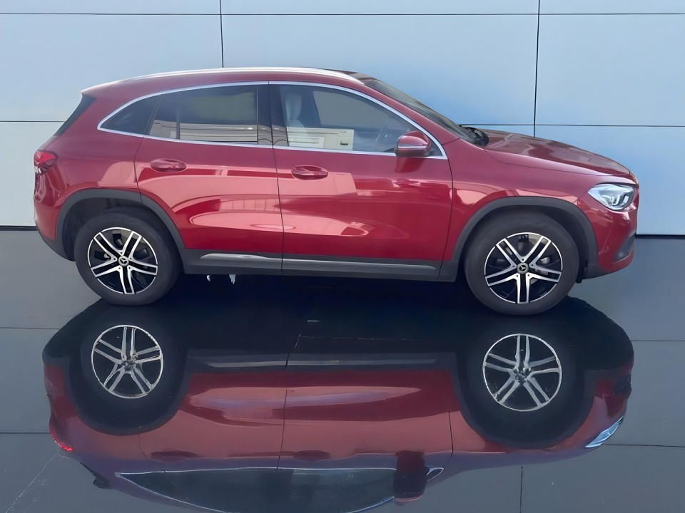 Mercedes-Benz GLA 200 (3)