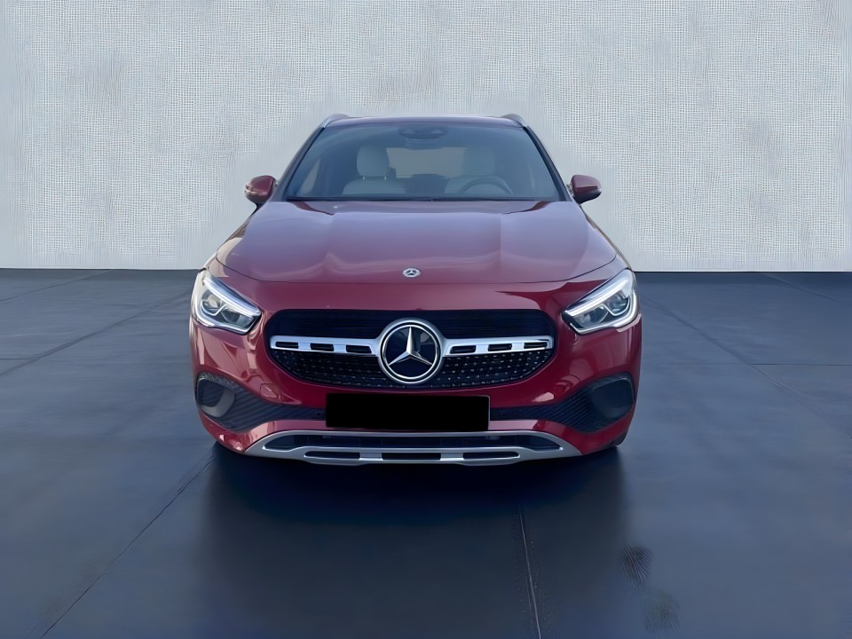 Mercedes-Benz GLA 200 (2)