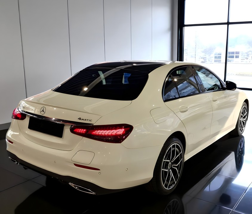 Mercedes-Benz E 300de 4MATIC AMG (2)