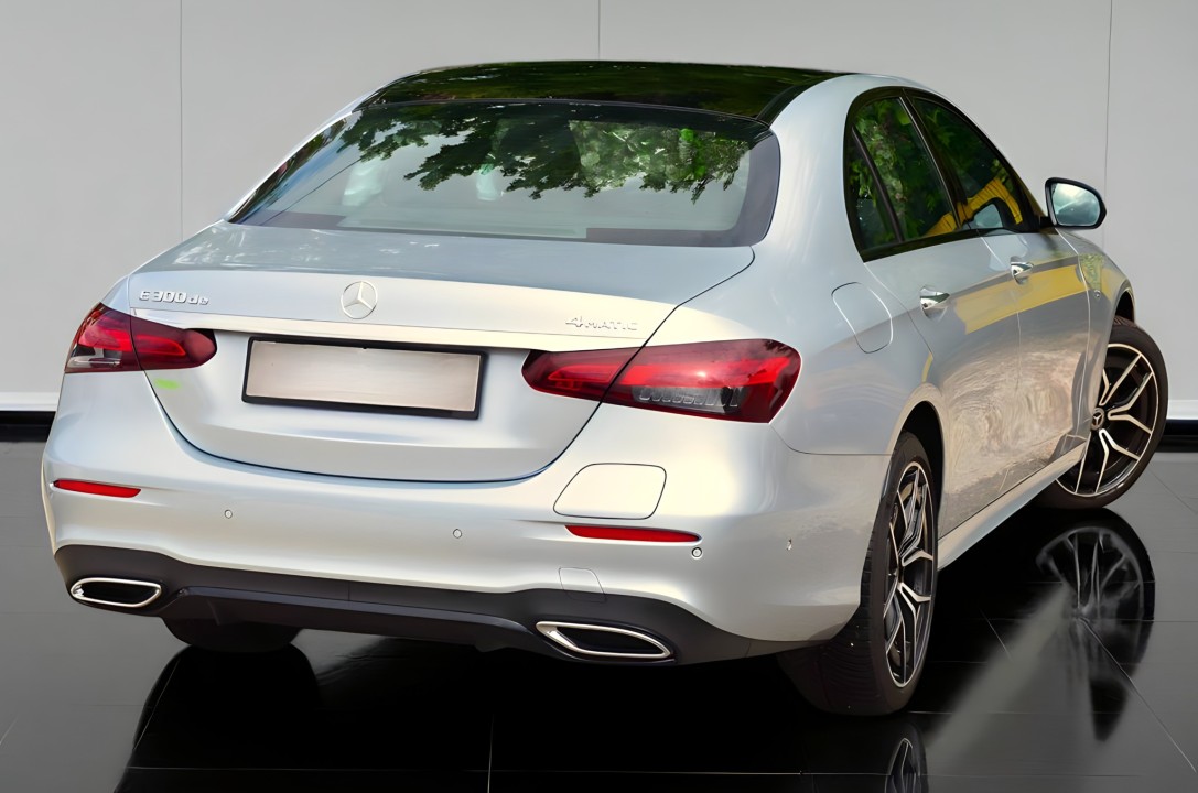 Mercedes-Benz E 300de 4MATIC AMG (4)