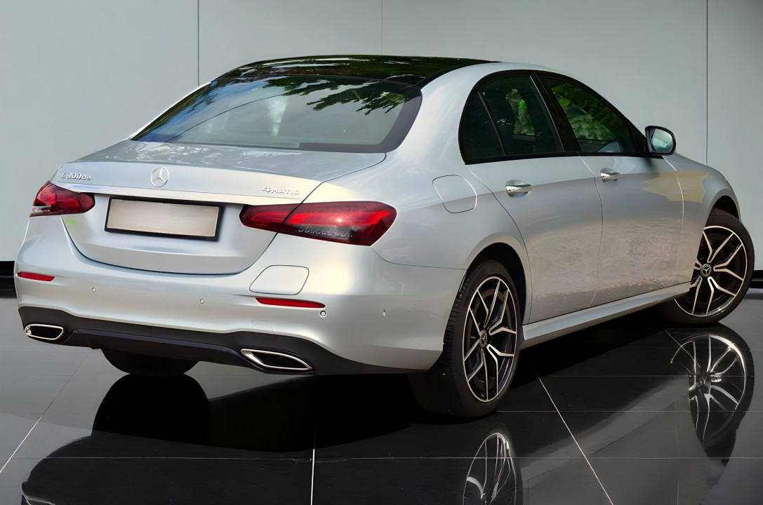 Mercedes-Benz E 300de 4MATIC AMG (3)