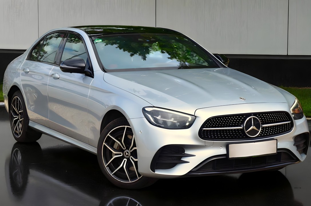 Mercedes-Benz E 300de 4MATIC AMG (2)