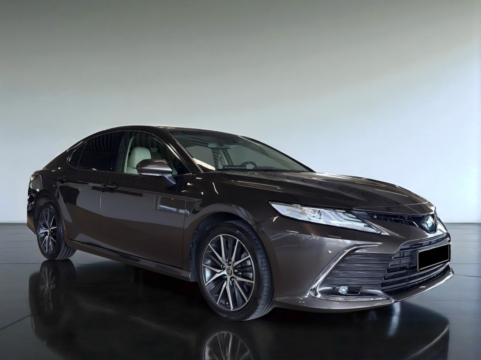 Toyota Camry Hybrid CVT Executive (1)