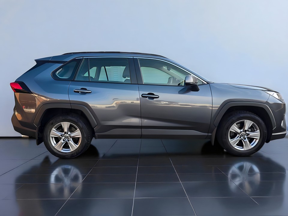 Toyota RAV 4 Luxury (2)