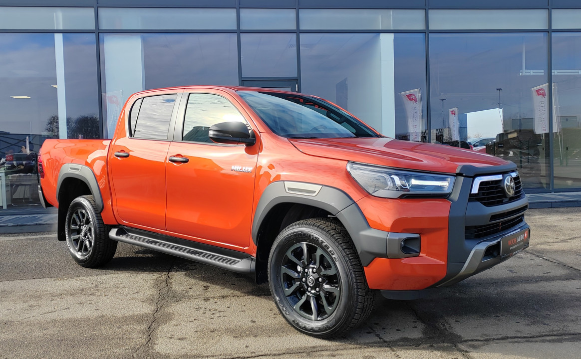 Toyota Hilux Double Cab 2.8D AT INVINCIBLE