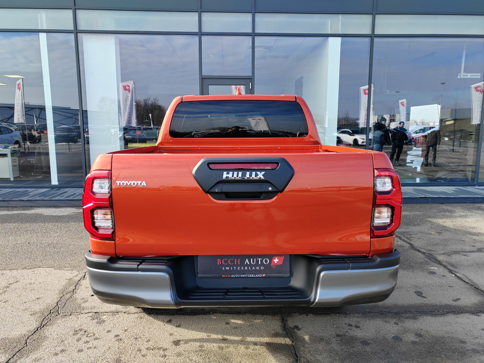 Toyota Hilux Double Cab 2.8D AT INVINCIBLE (4)