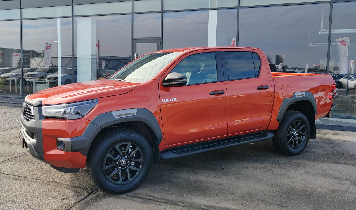 Toyota Hilux Double Cab 2.8D AT INVINCIBLE - foto 7