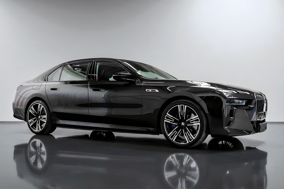 BMW Seria 7 M760e xDrive M-Sport (3)