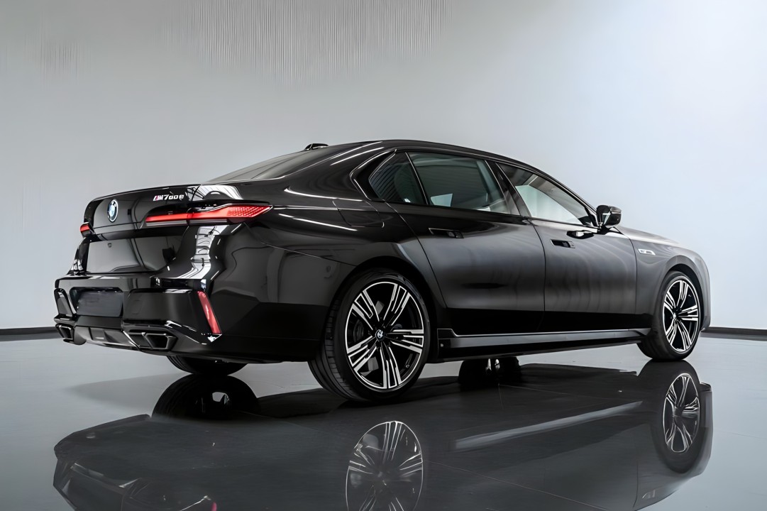 BMW Seria 7 M760e xDrive M-Sport (4)