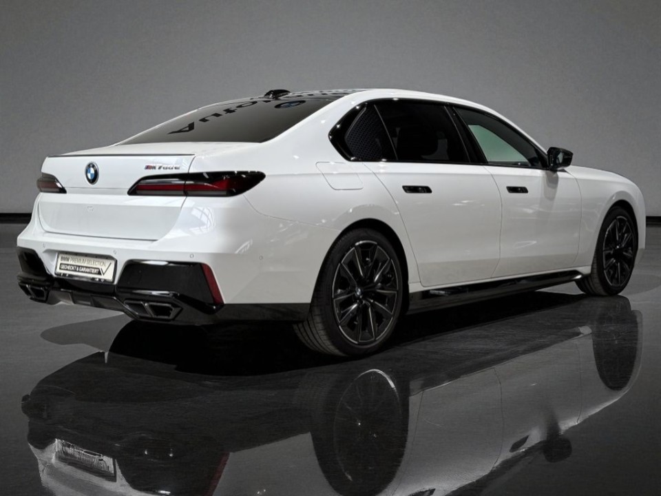 BMW Seria 7 M760e xDrive (4)
