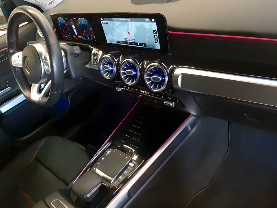 Mercedes-Benz GLB 220d 4MATIC AMG (3)