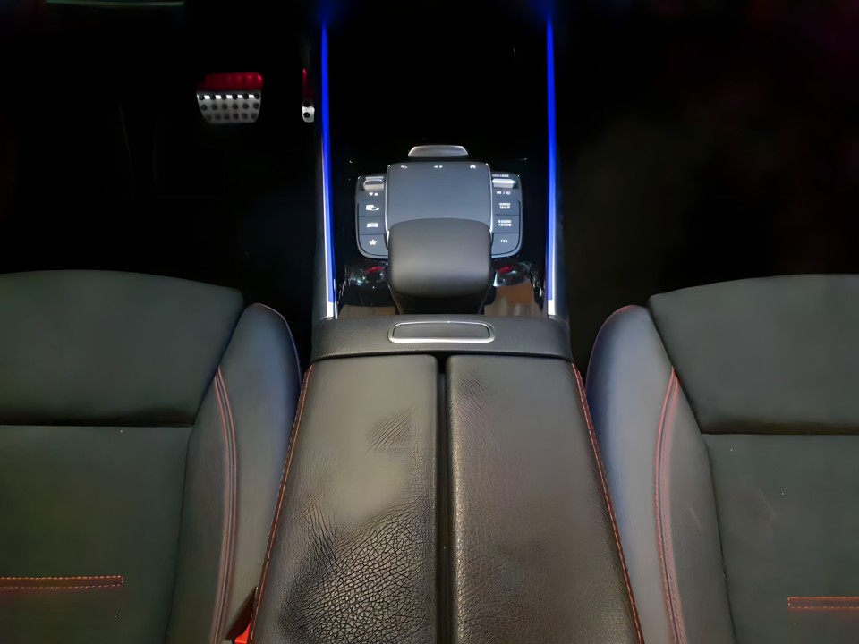 Mercedes-Benz GLB 220d 4MATIC AMG (4)