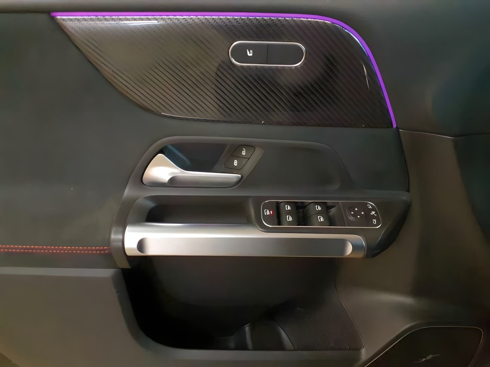 Mercedes-Benz GLB 220d 4MATIC AMG (5)