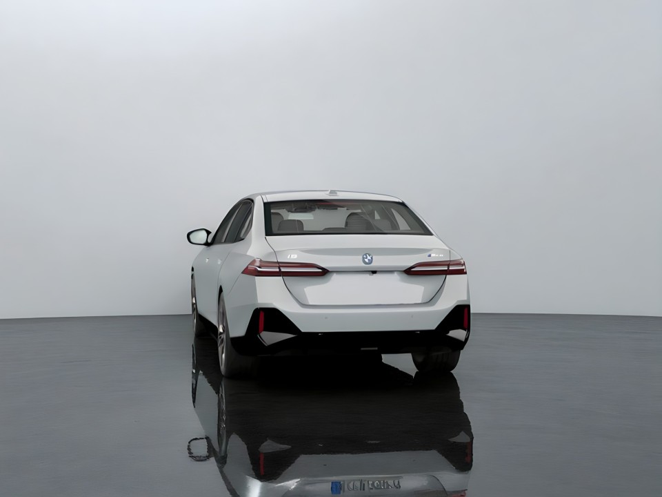 BMW i5 M60 xDrive (4)