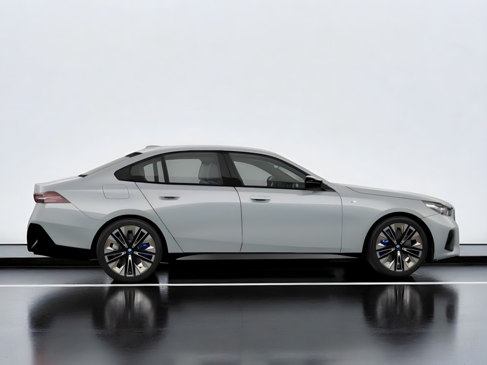 BMW i5 M60 xDrive (2)