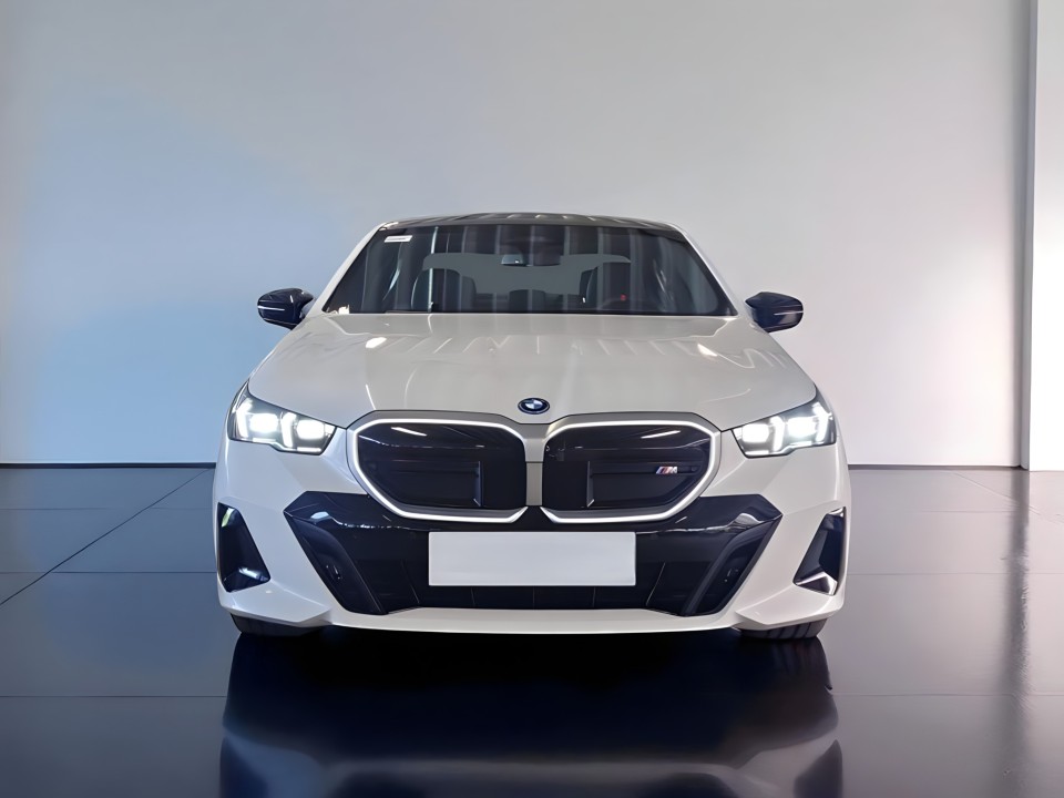 BMW i5 M60 xDrive (2)