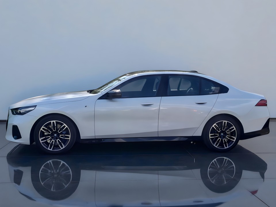 BMW i5 M60 xDrive (3)