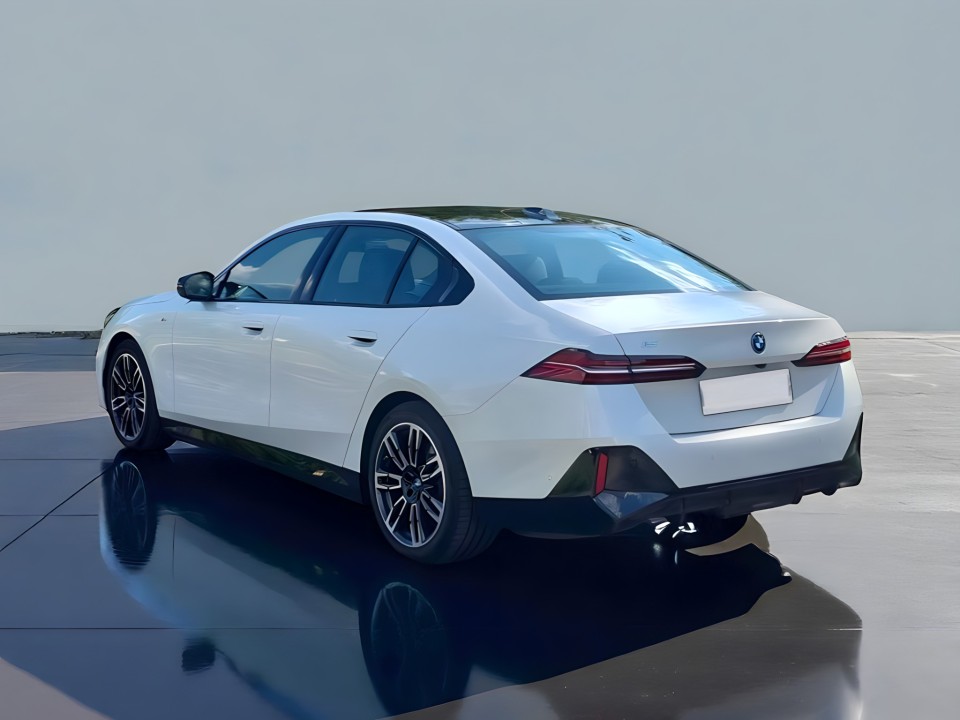 BMW i5 M60 xDrive (4)