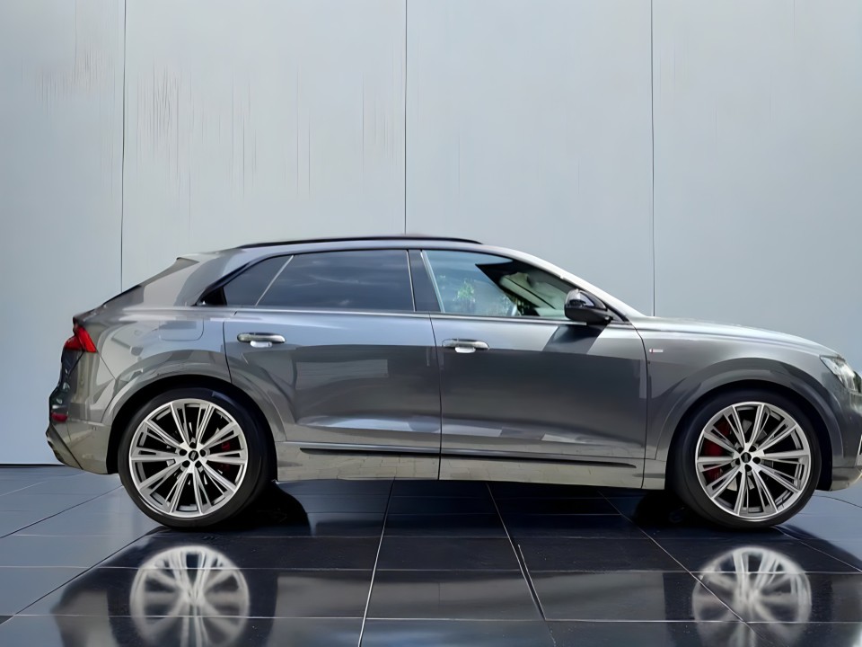 Audi Q8 55 TFSIe quattro S-Line (2)