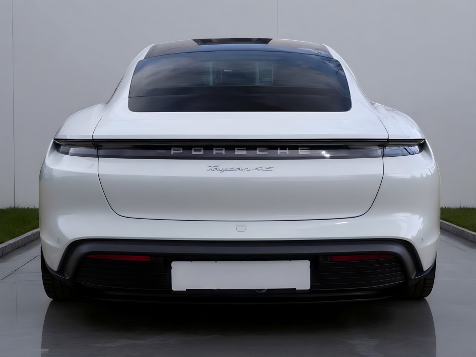 Porsche Taycan 4S (4)