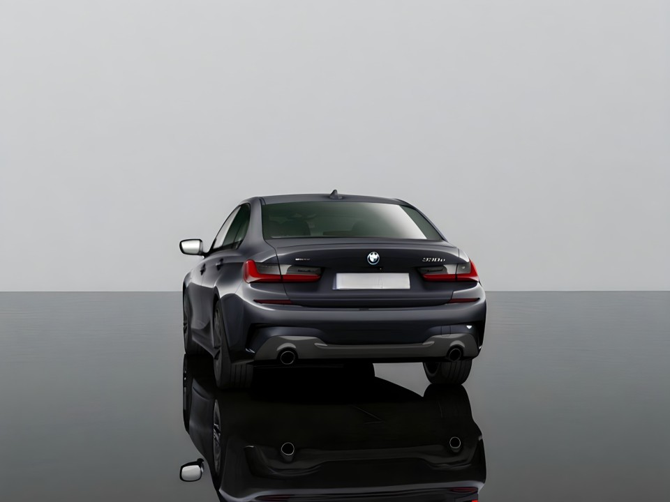 BMW Seria 3 330e xDrive M-Sport (4)