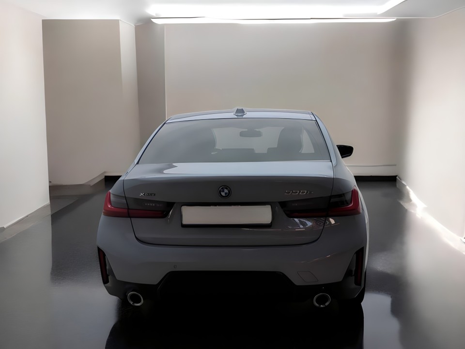 BMW Seria 3 330e xDrive M-Sport (4)