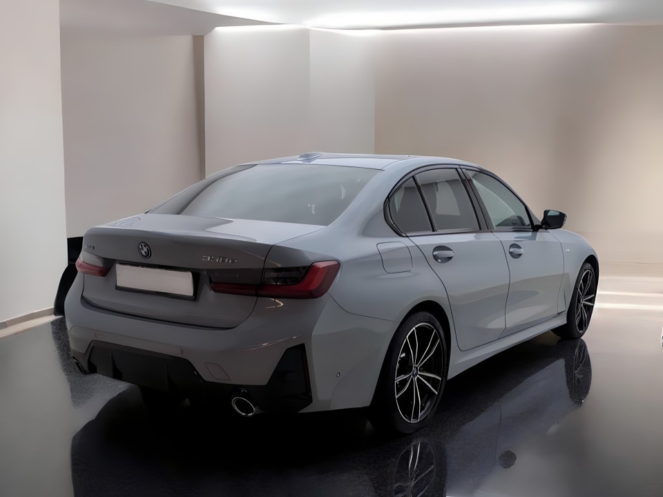BMW Seria 3 330e xDrive M-Sport (5)