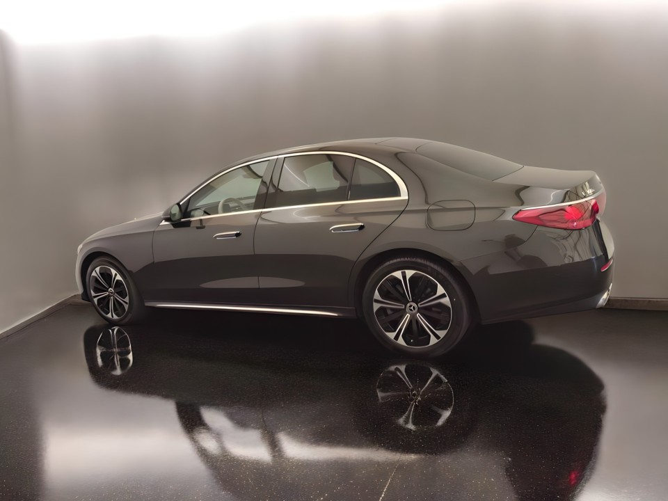 Mercedes-Benz E 300e 4MATIC Exclusive (5)