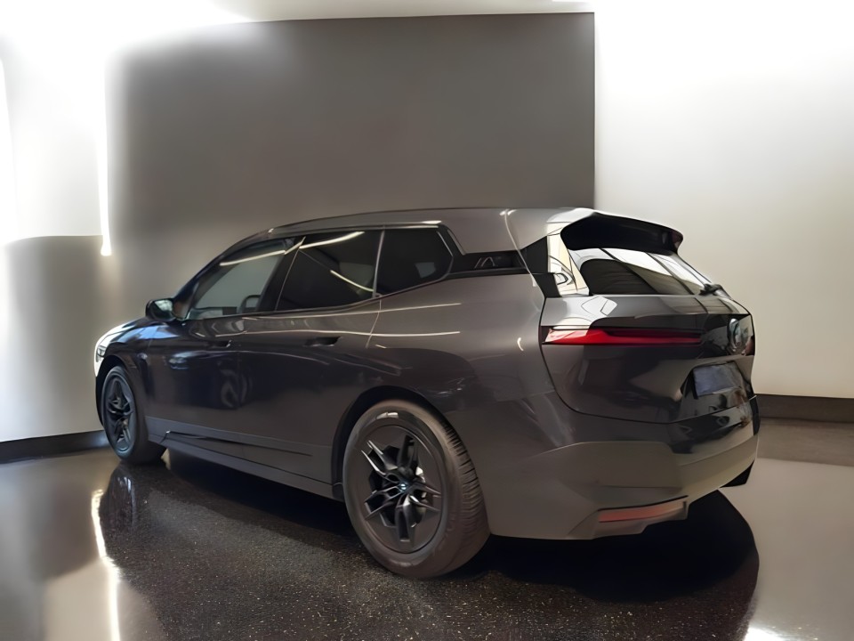 BMW iX xDrive40 (4)