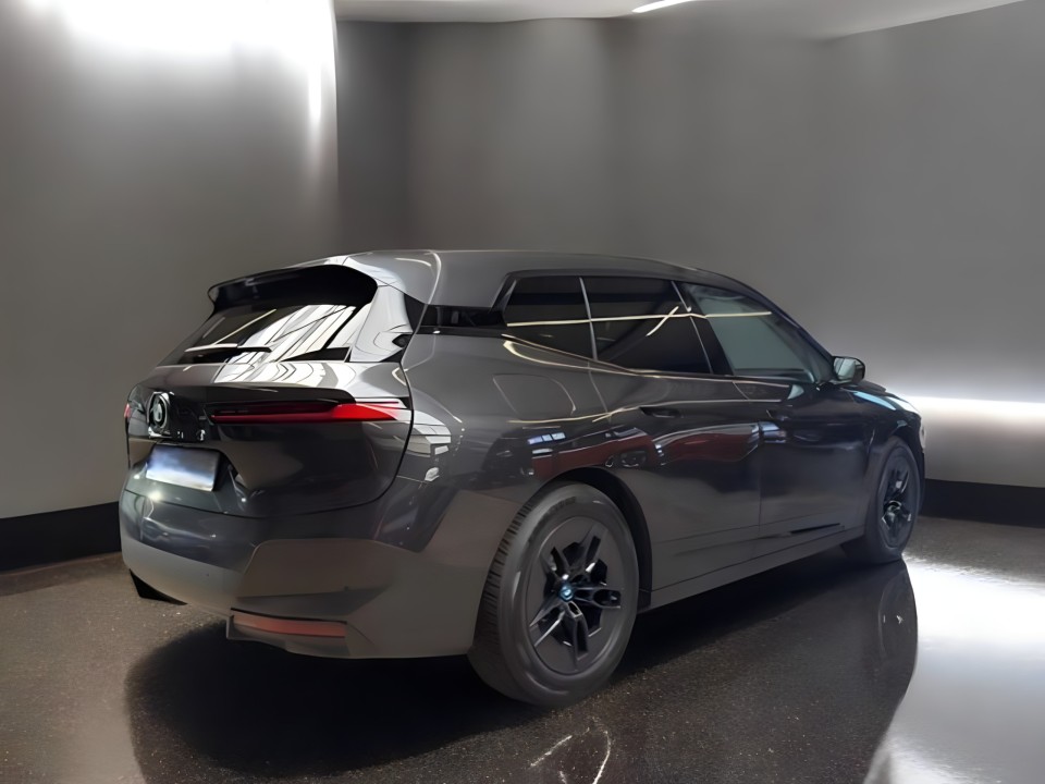 BMW iX xDrive40 (2)