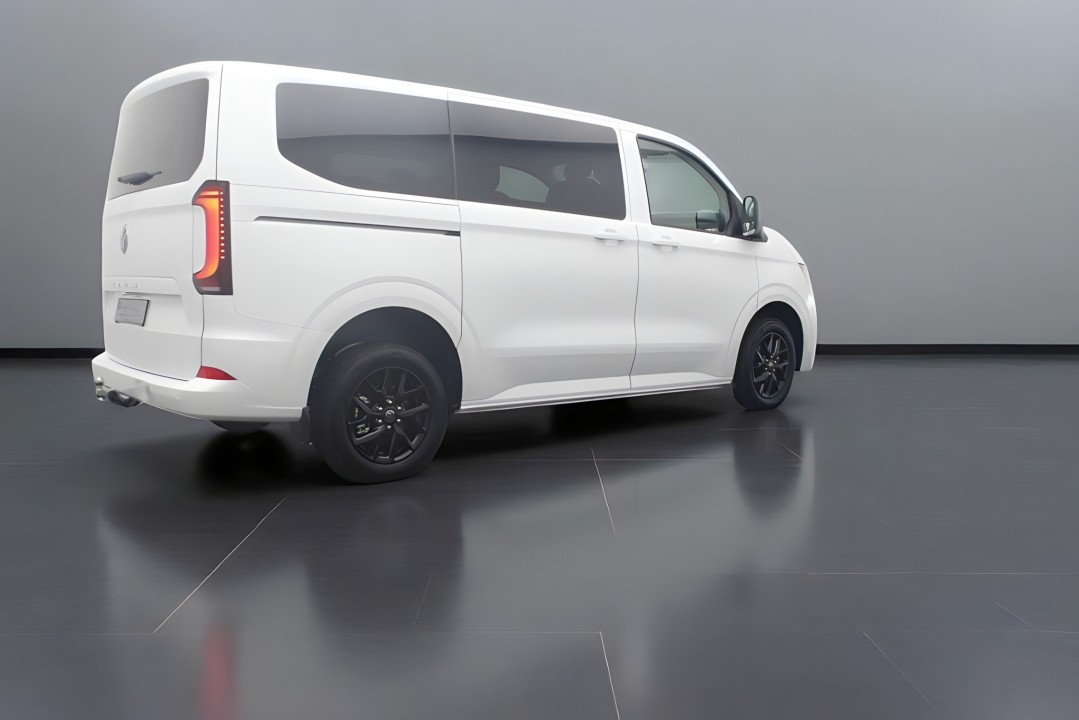 Volkswagen T7 Caravelle 2.0 TDI (2)