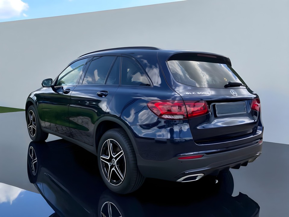 Mercedes-Benz GLC 300e 4MATIC AMG (2)