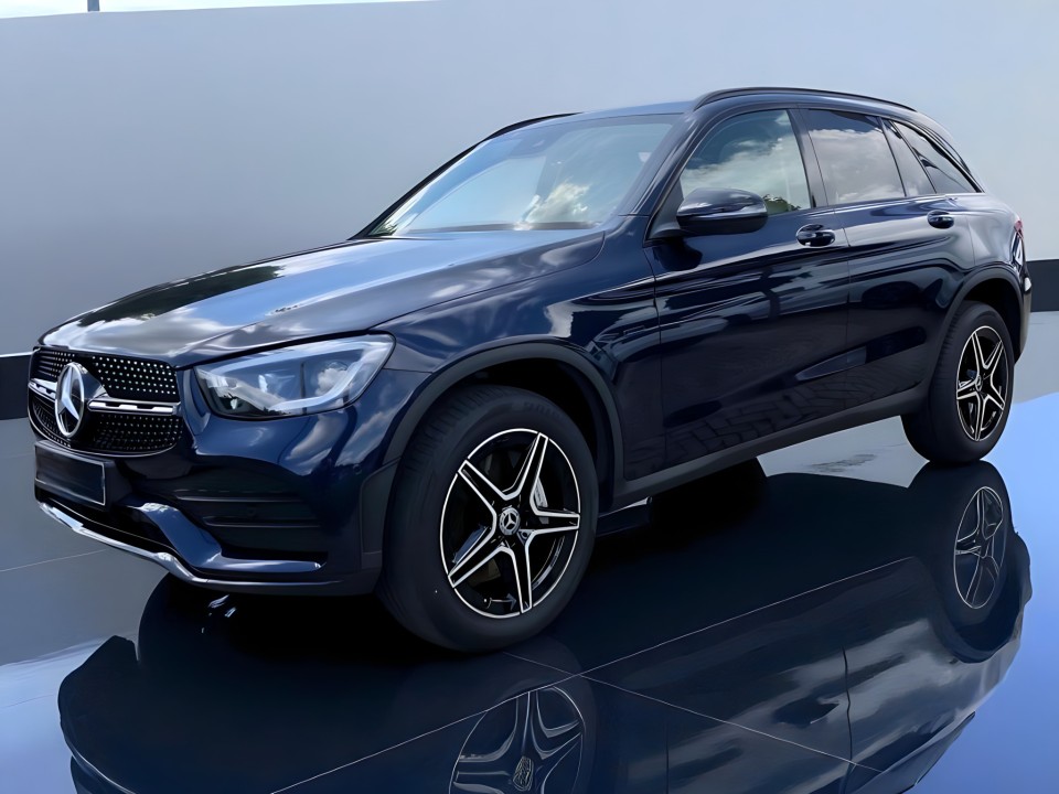Mercedes-Benz GLC 300e 4MATIC AMG (3)