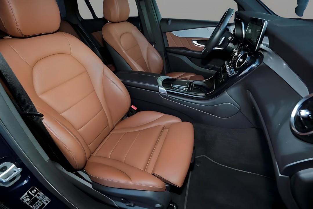 Mercedes-Benz GLC 300de 4MATIC AMG (5)