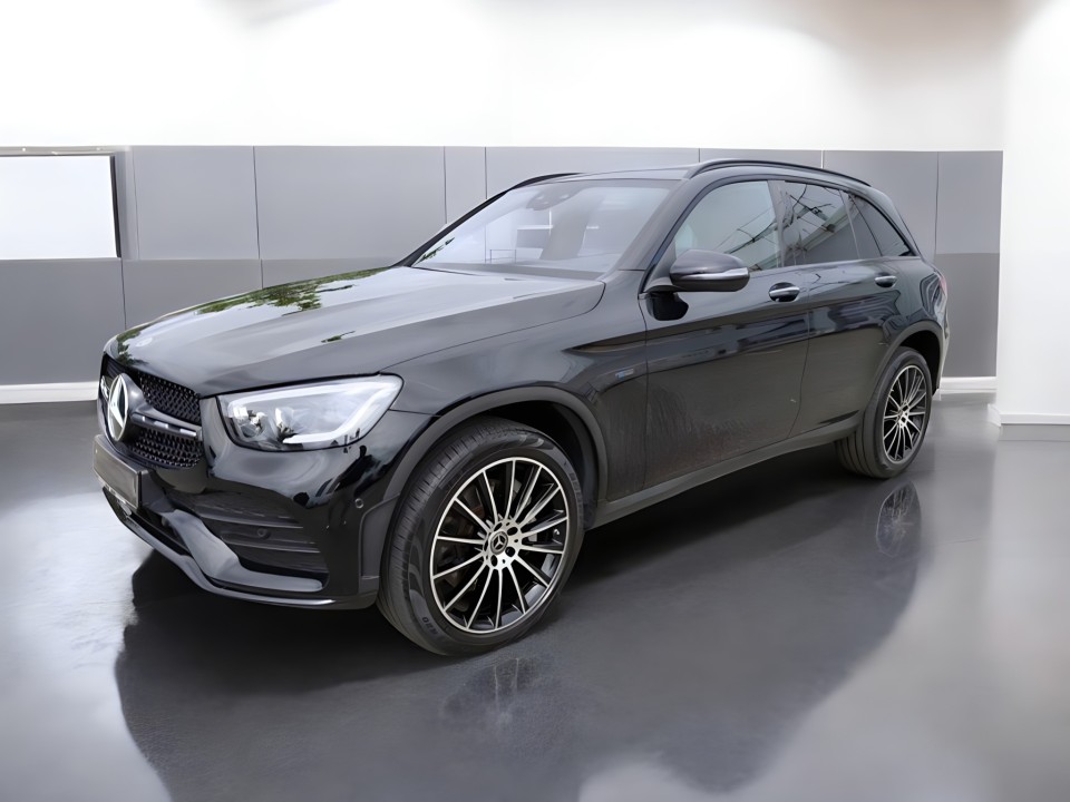 Mercedes-Benz GLC 300e 4MATIC AMG (2)
