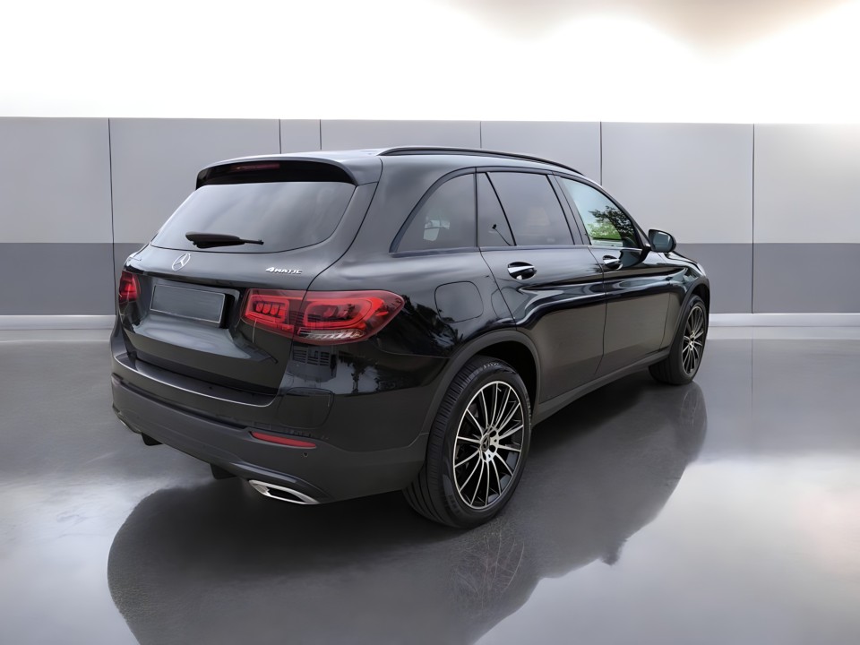 Mercedes-Benz GLC 300e 4MATIC AMG (4)