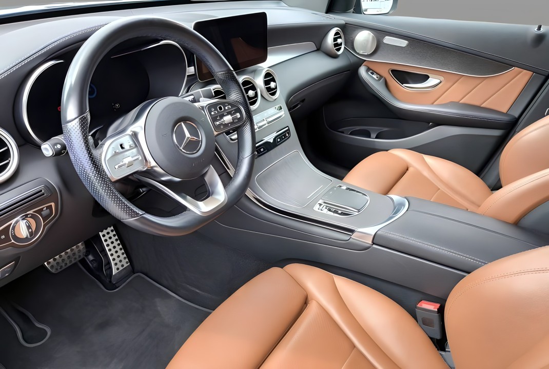 Mercedes-Benz GLC 300e 4MATIC AMG (5)