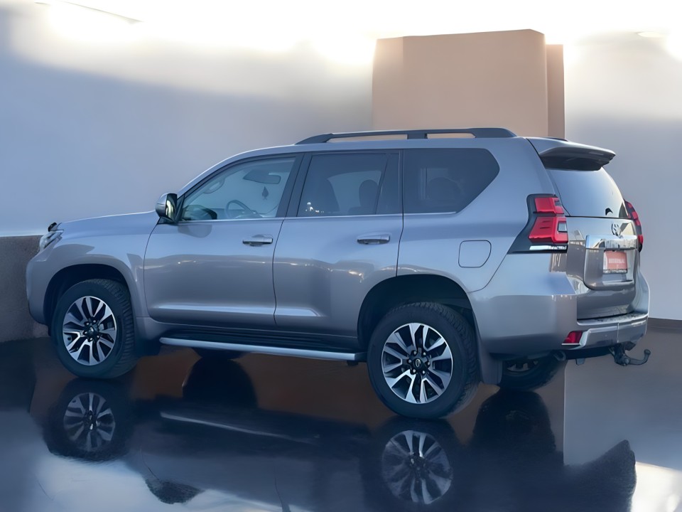 Toyota Land Cruiser 2.8D Invincible (4)