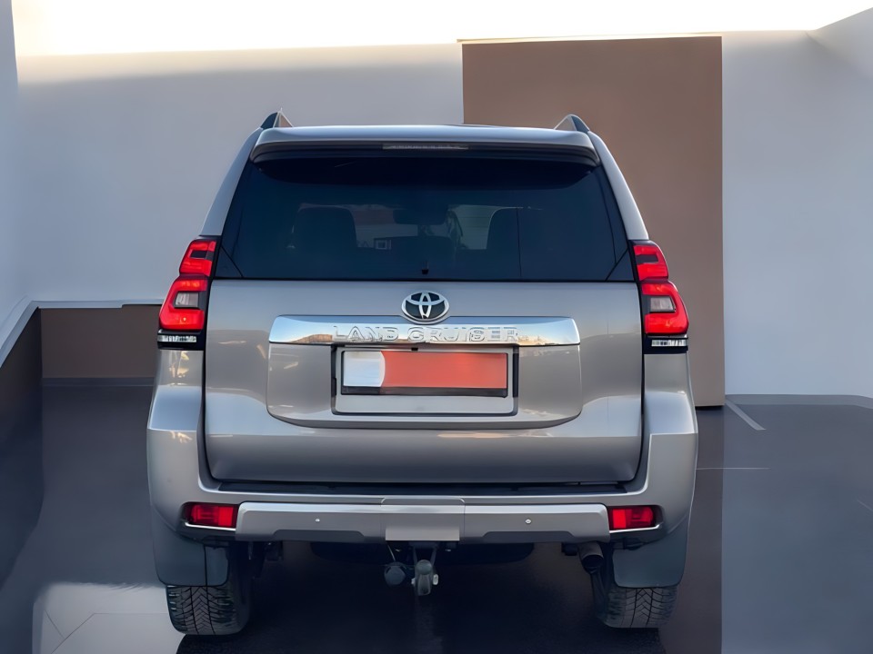 Toyota Land Cruiser 2.8D Invincible (3)