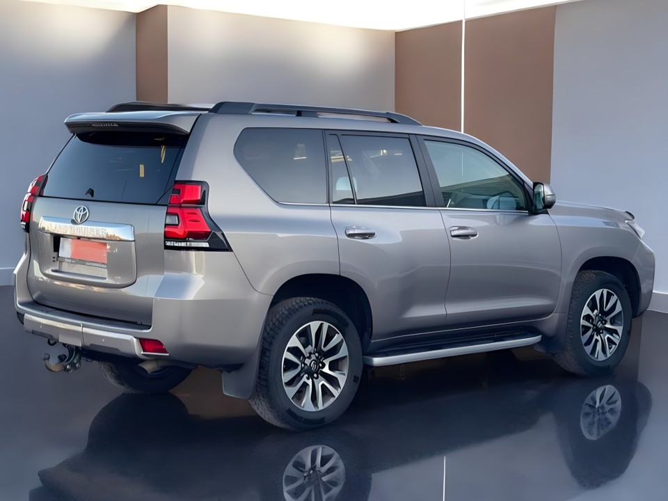 Toyota Land Cruiser 2.8D Invincible (2)