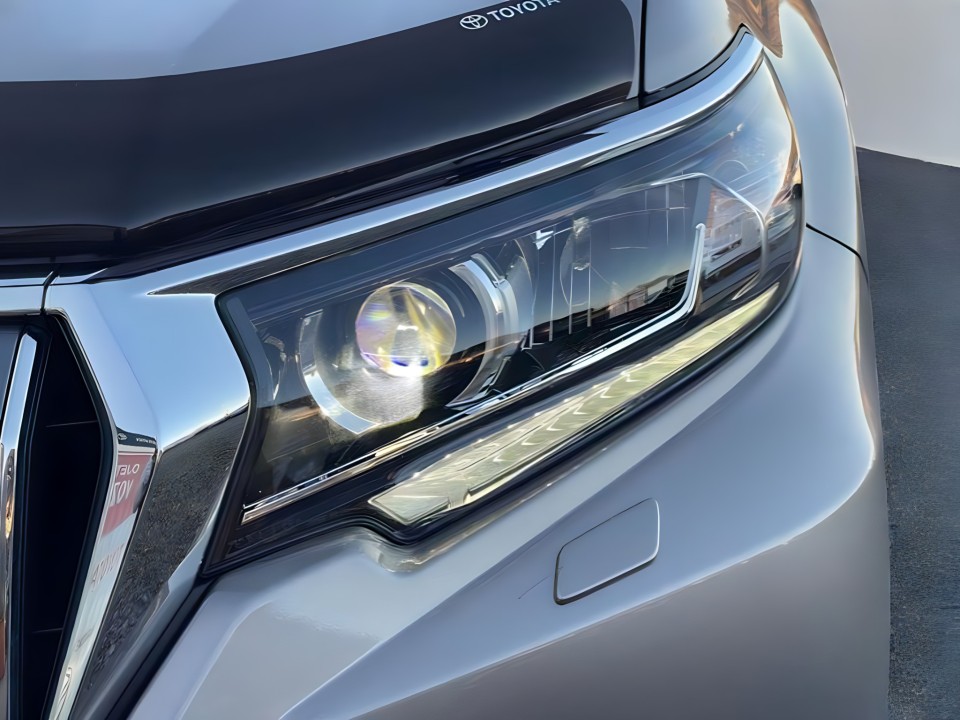 Toyota Land Cruiser 2.8D Invincible - foto 39