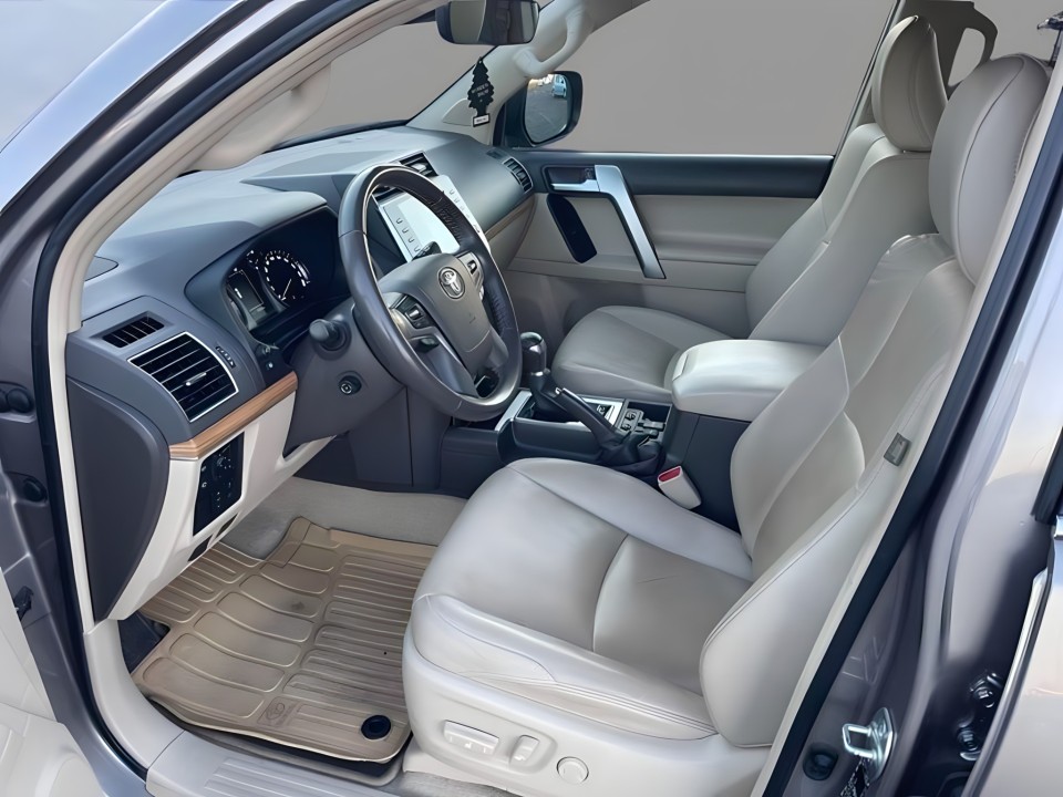 Toyota Land Cruiser 2.8D Invincible - foto 7