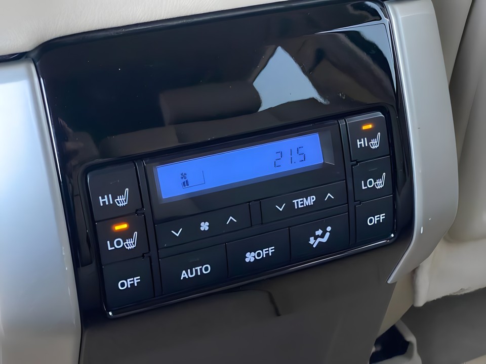 Toyota Land Cruiser 2.8D Invincible - foto 22