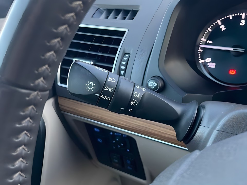 Toyota Land Cruiser 2.8D Invincible - foto 12