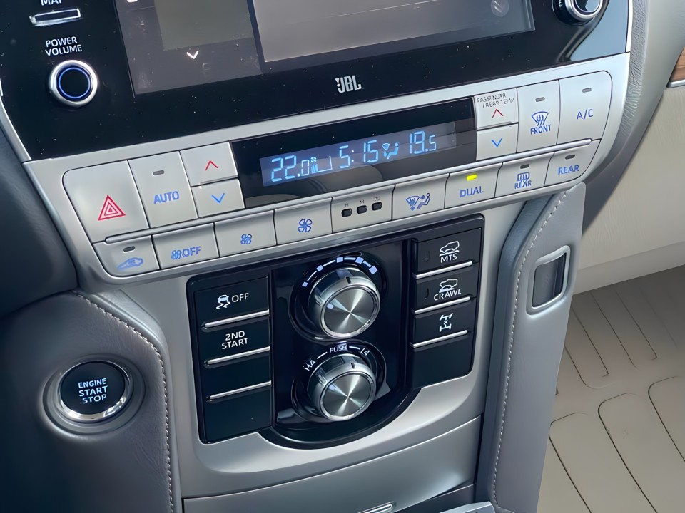 Toyota Land Cruiser 2.8D Invincible - foto 28