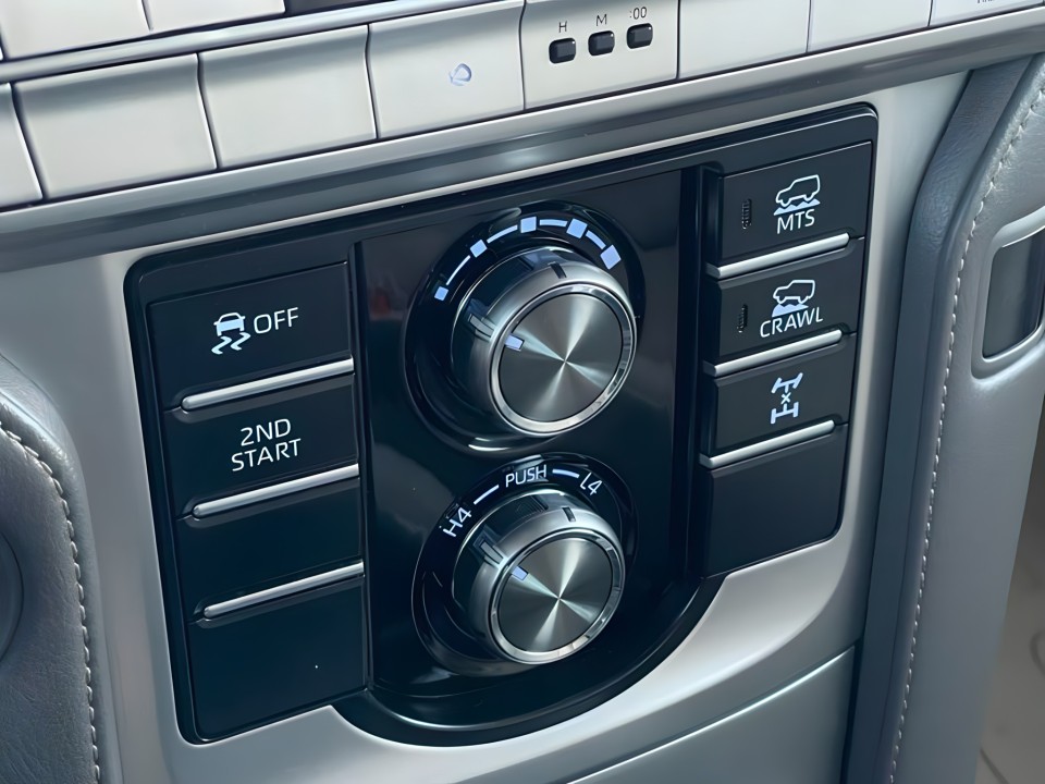 Toyota Land Cruiser 2.8D Invincible - foto 29