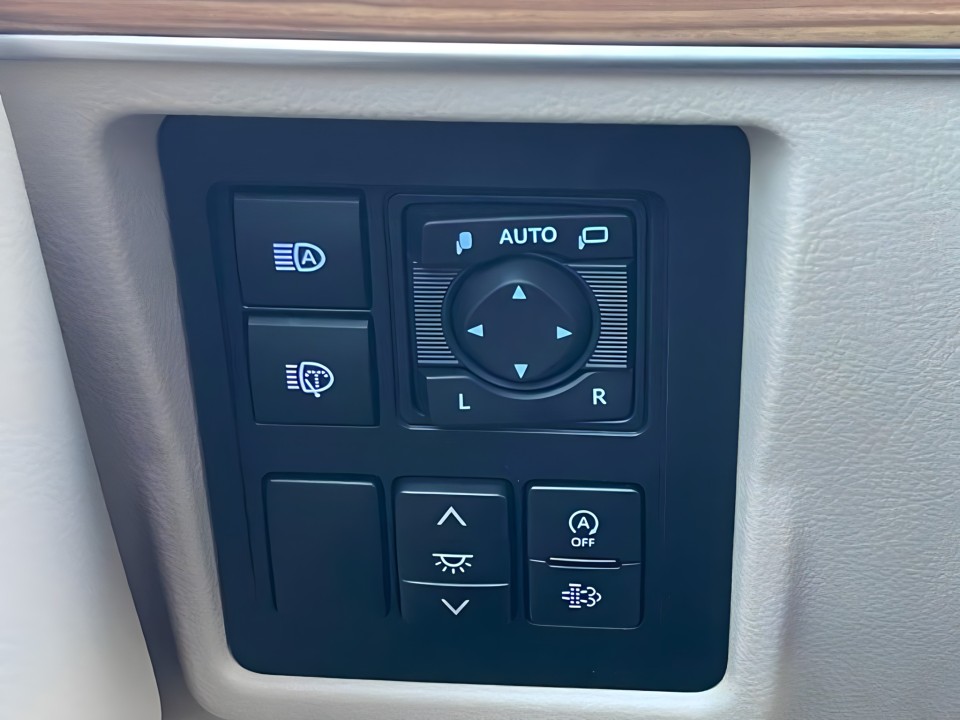 Toyota Land Cruiser 2.8D Invincible - foto 32