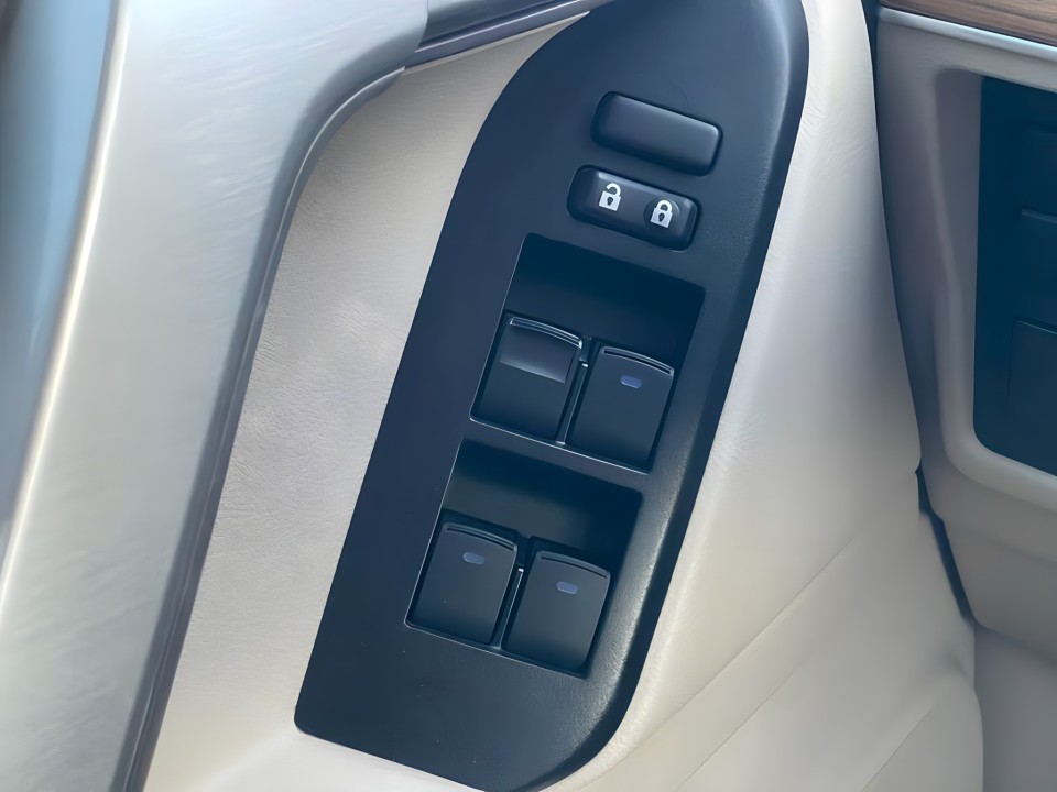 Toyota Land Cruiser 2.8D Invincible - foto 36