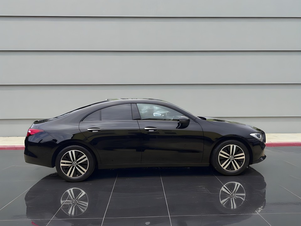 Mercedes-Benz CLA 200d (2)