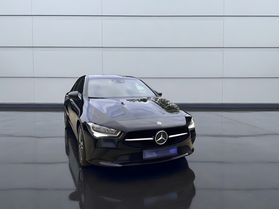 Mercedes-Benz CLA 200d (1)